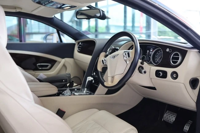 การติดฟิล์มรถสปอร์ต รถหรู ช่วยกันร้อนและ UV เพิ่มความปลอดภัย