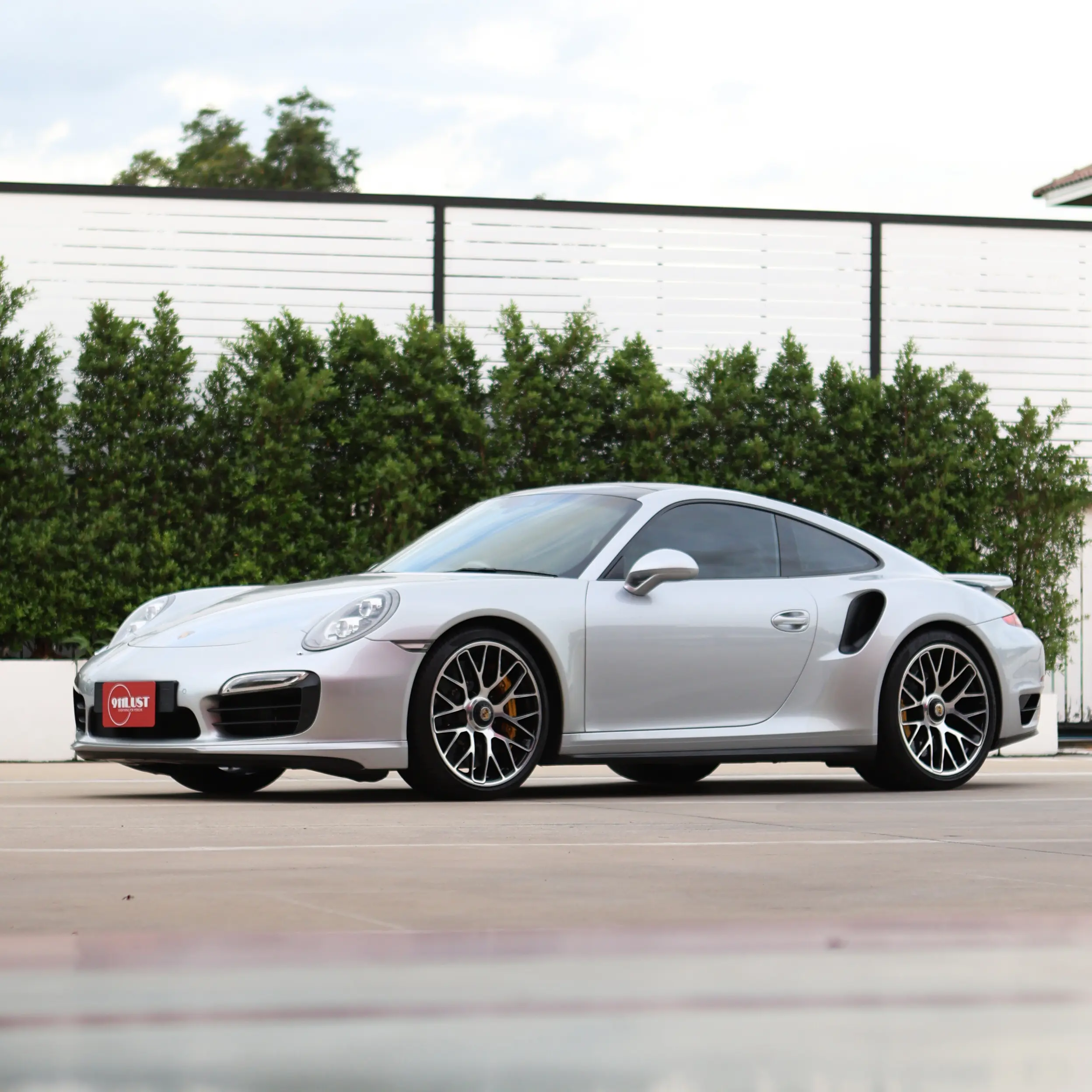 Porsche 911: สัญลักษณ์แห่งความสมบูรณ์แบบในโลกยานยนต์สปอร์ต