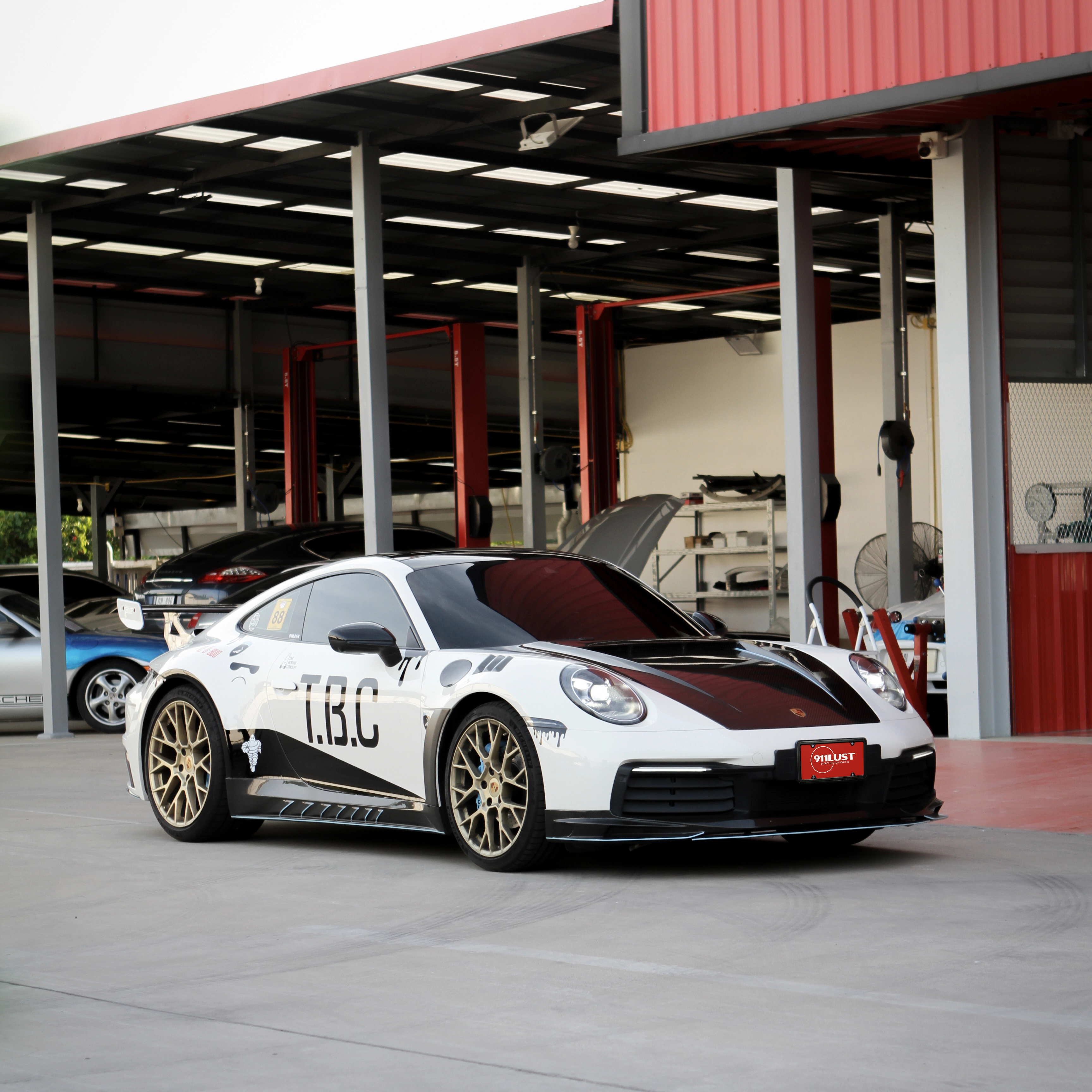 Porsche GT3: ที่สุดของความแรงและสมรรถนะจากสนามแข่งสู่ท้องถนน