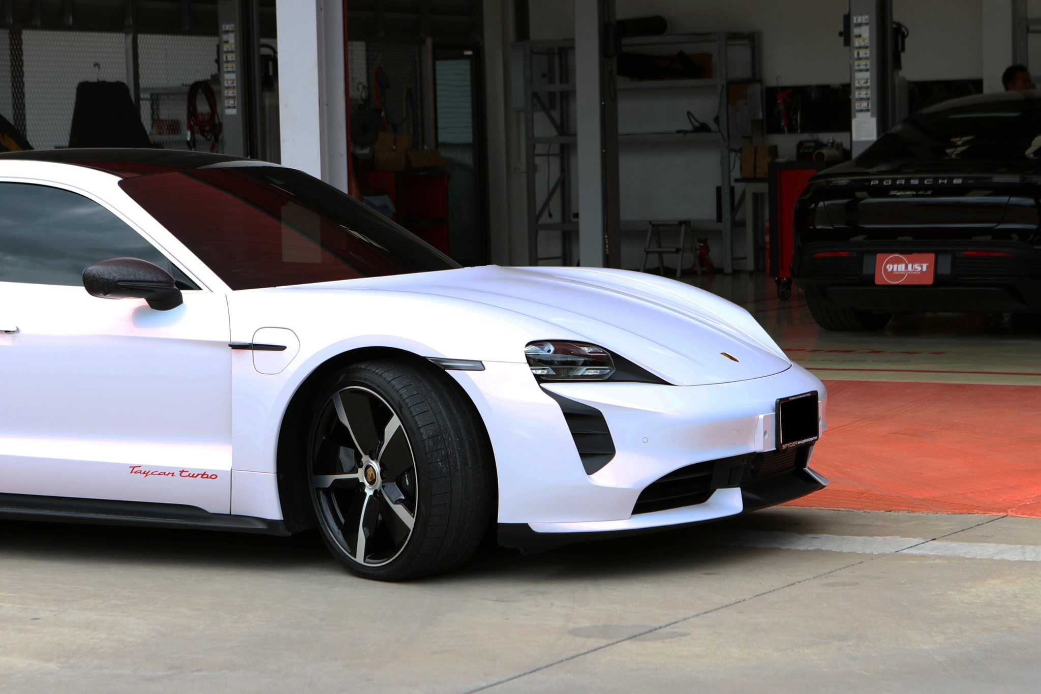 Porsche Taycan: สุดยอดรถไฟฟ้าสมรรถนะสูงที่เปลี่ยนโลกยานยนต์