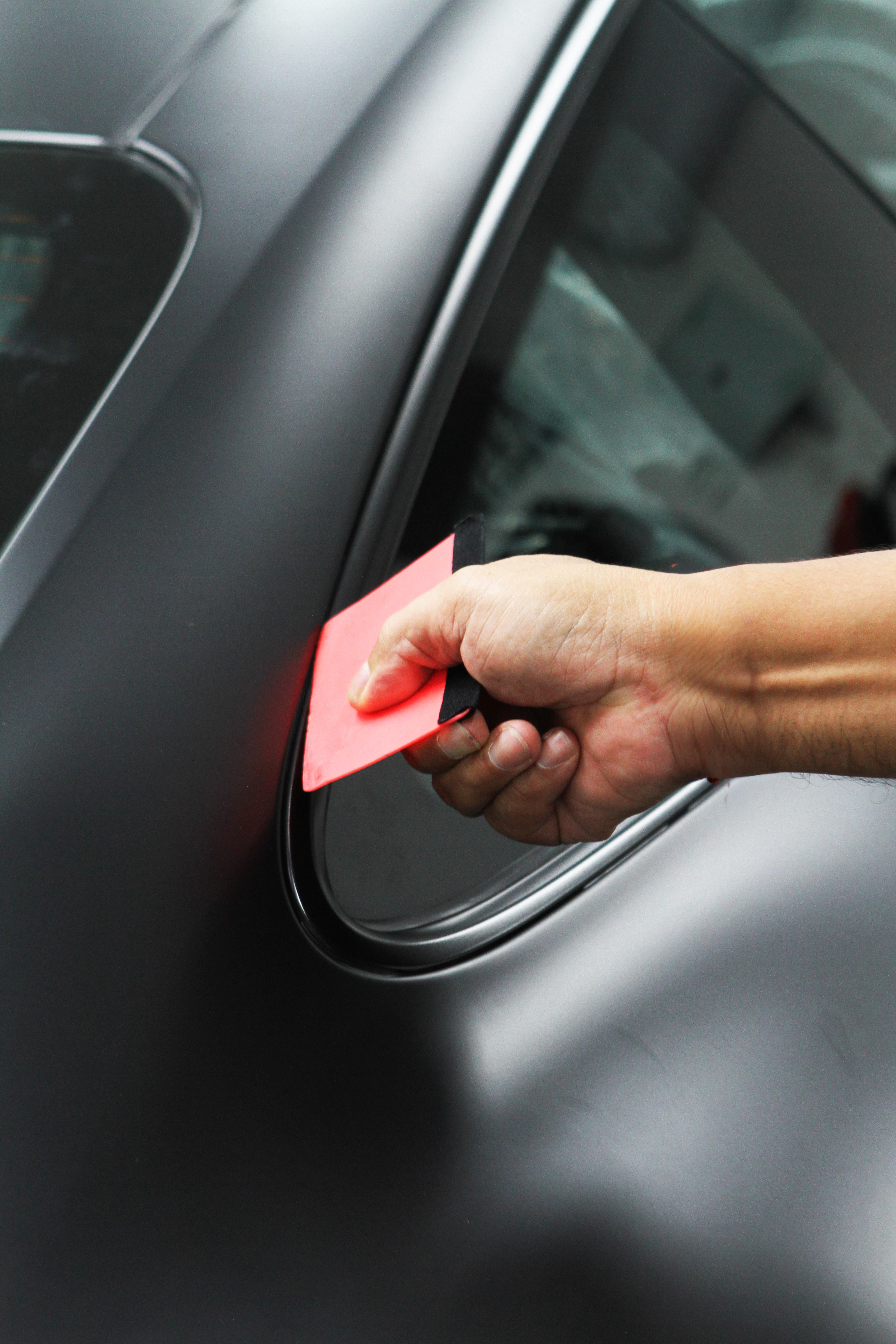 ติดฟิล์ม Porsche โดยผู้เชี่ยวชาญ งานพรีเมียมมาตรฐานโรงงาน