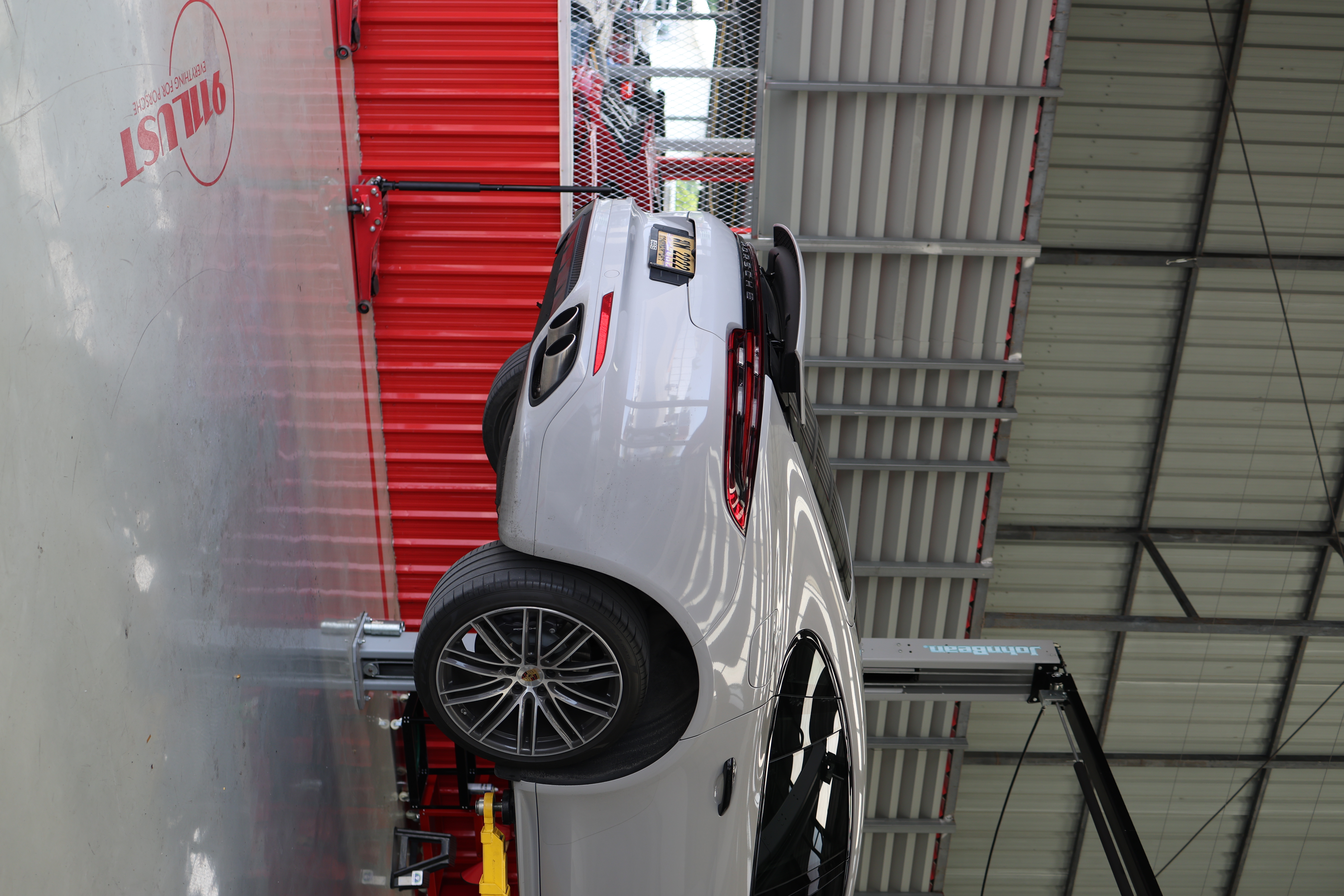 Porsche 4 ประตู ทางเลือกสำหรับคนรักความแรงและความหรู