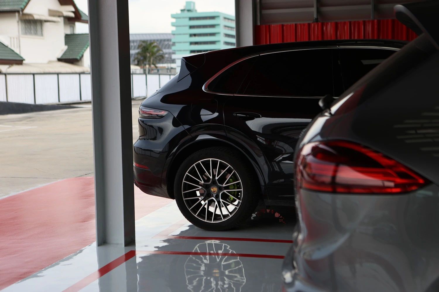 ติดฟิล์ม Porsche โดยผู้เชี่ยวชาญ งานพรีเมียมมาตรฐานโรงงาน