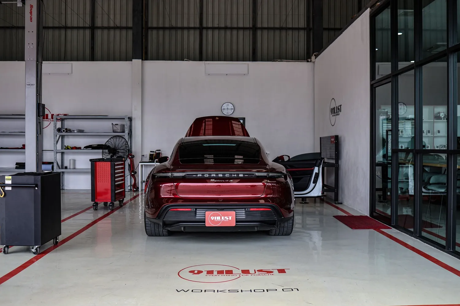 เมื่อ Porsche Taycan “แบตอ่อน” ปัญหาใหญ่ที่ไม่ใช่แค่เรื่องสตาร์ทไม่ติด 