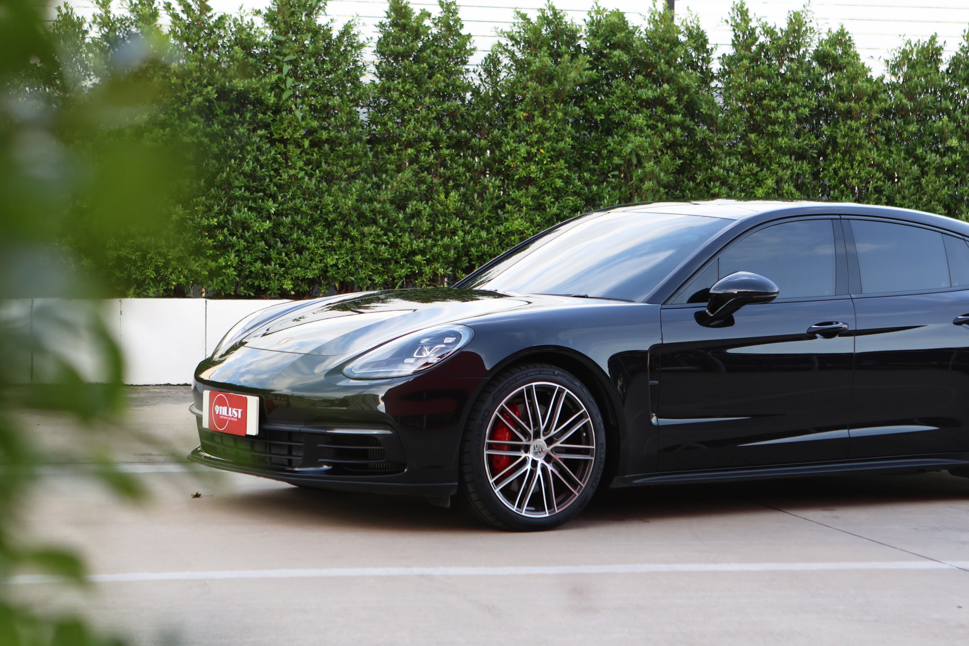 ซ่อมรถ Panamera E-Hybrid ด้วยมาตรฐานโรงงาน Porsche