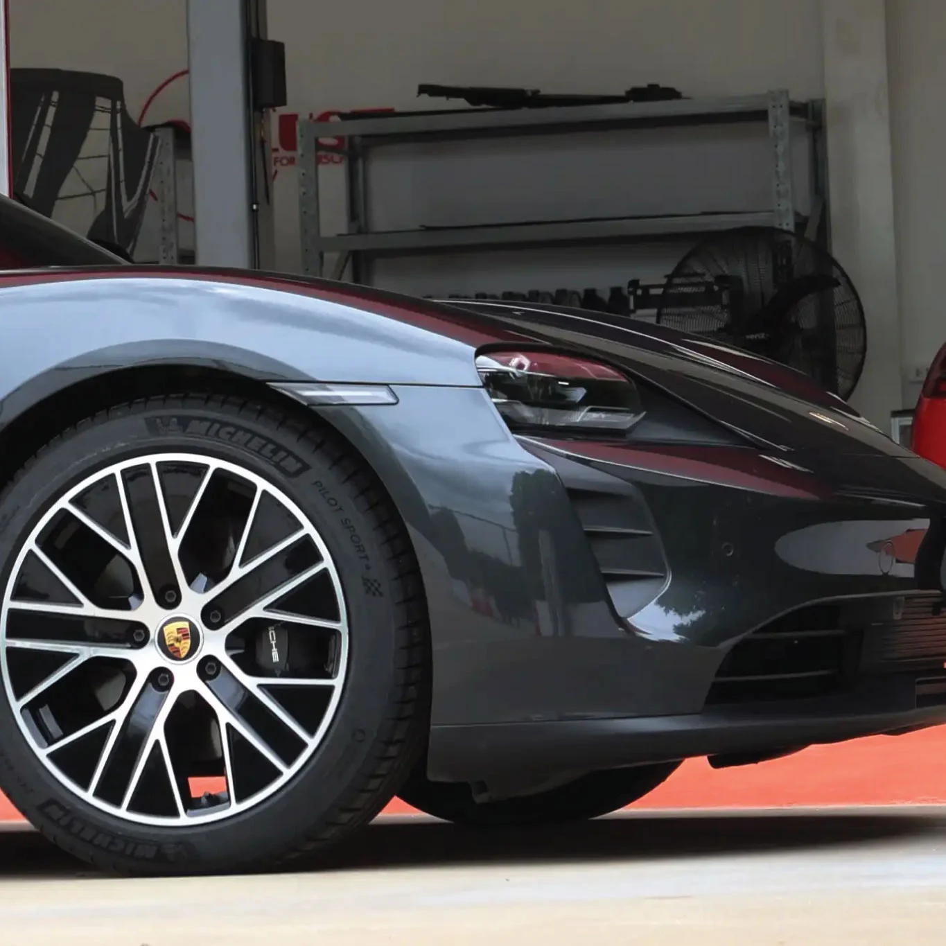 ซ่อมรถ EV และ Hybrid รถ Porsche 